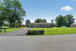 133 Burgundy Rd, Mount Airy, NC 27030 - Photo 3
