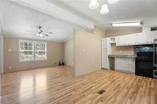 4673 Hyatt Dr, Winston-Salem, NC 27101 - Photo 9
