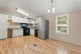 4673 Hyatt Dr, Winston-Salem, NC 27101 - Photo 11