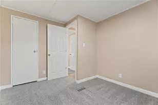 4673 Hyatt Dr, Winston-Salem, NC 27101 - Photo 19
