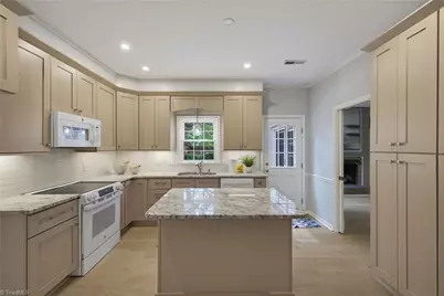 16 Fountain Manor Drive #B, Greensboro, NC 27405 - Photo 11