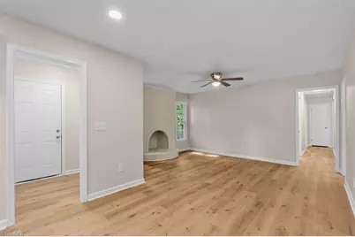 708 Woodlake Drive, Greensboro, NC 27406 - Photo 15