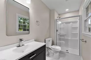 708 Woodlake Dr, Greensboro, NC 27406 - Photo 23