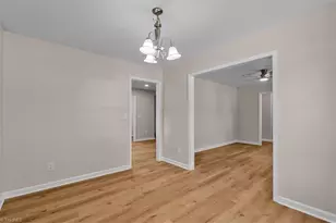 708 Woodlake Dr, Greensboro, NC 27406 - Photo 9