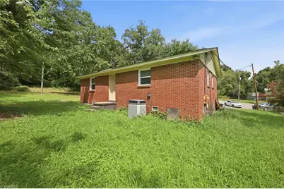 2202 Jolson Court, Greensboro, NC 27405 - Photo 7