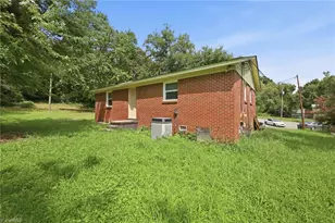 2202 Jolson Ct, Greensboro, NC 27405 - Photo 7
