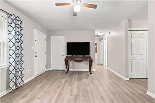 323 Avery Ave, High Point, NC 27265 - Photo 3