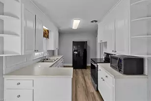 921 E King St, King, NC 27021 - Photo 9