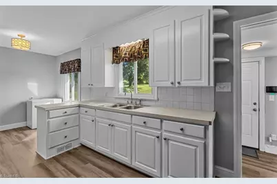 921 E King Street, King, NC 27021 - Photo 11