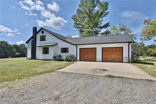 1826 N Oak Ridge Church Rd, Yadkinville, NC 27055 - Photo 5