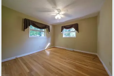 221 Westwood Avenue, Thomasville, NC 27360 - Photo 19