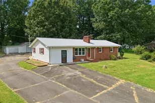 212 Circle Dr, Dobson, NC 27017 - Photo 5