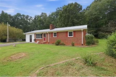 212 Circle Drive, Dobson, NC 27017 - Photo 3