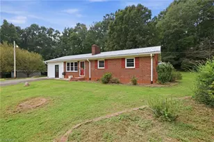 212 Circle Dr, Dobson, NC 27017 - Photo 3