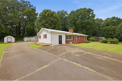212 Circle Drive, Dobson, NC 27017 - Photo 3