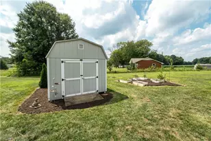 1003 Crestline Dr, Yadkinville, NC 27055 - Photo 9