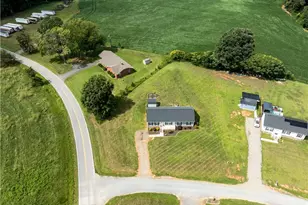 1003 Crestline Dr, Yadkinville, NC 27055 - Photo 5