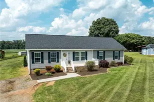 1003 Crestline Dr, Yadkinville, NC 27055 - Photo 1