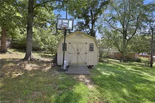 2405 Denver Dr, Greensboro, NC 27406 - Photo 31