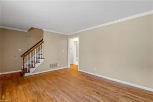 8 Barrett Pl, Greensboro, NC 27455 - Photo 5