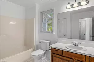8 Barrett Pl, Greensboro, NC 27455 - Photo 15