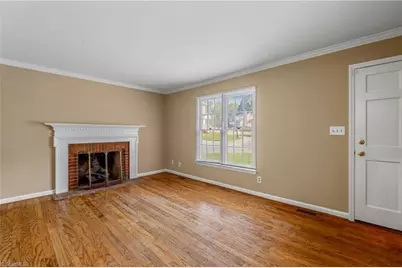 8 Barrett Place, Greensboro, NC 27455 - Photo 3
