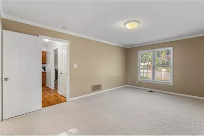 8 Barrett Place, Greensboro, NC 27455 - Photo 13