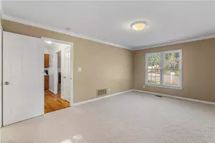 8 Barrett Pl, Greensboro, NC 27455 - Photo 13