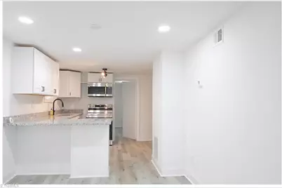 1013 Willow Road, Greensboro, NC 27401 - Photo 7