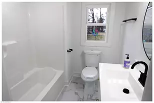 1013 Willow Rd, Greensboro, NC 27401 - Photo 13