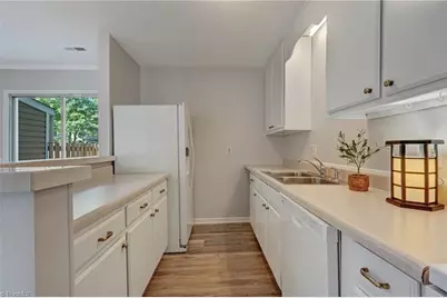 5735 Bramblegate Road #K, Greensboro, NC 27409 - Photo 11