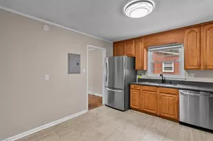 2010 Twain Rd, Greensboro, NC 27405 - Photo 11