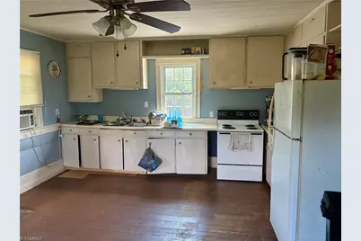 1109 W Main Street, Yadkinville, NC 27055 - Photo 5