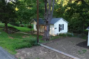 129 Old Linville Rd, Kernersville, NC 27284 - Photo 1
