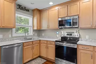 521 Dogwood Cir, High Point, NC 27260 - Photo 9