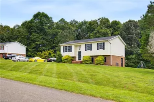 194 Woodbridge Dr, Mount Airy, NC 27030 - Photo 3