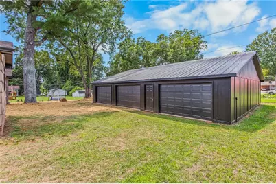 117 Hinshaw Avenue, Yadkinville, NC 27055 - Photo 3