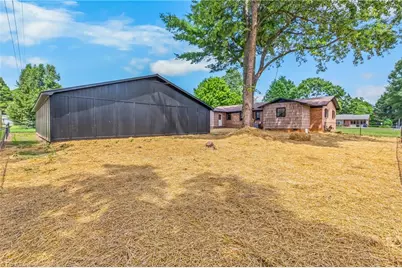 117 Hinshaw Avenue, Yadkinville, NC 27055 - Photo 25