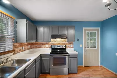 609 Forest Brook Drive, Greensboro, NC 27406 - Photo 7