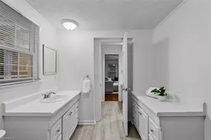 1017 Bridgewater Dr, Greensboro, NC 27410 - Photo 25