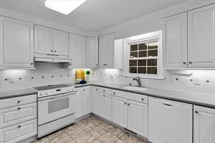 1017 Bridgewater Dr, Greensboro, NC 27410 - Photo 7