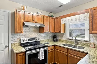 6315 Hampton Knoll Road, Clemmons, NC 27012 - Photo 9
