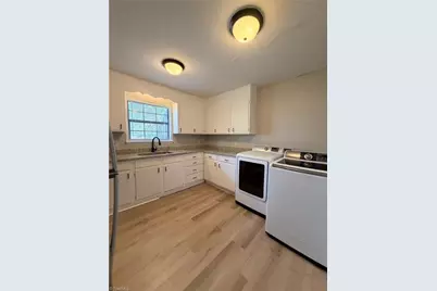 142 Weatherwood Court #B, Winston-Salem, NC 27103 - Photo 7