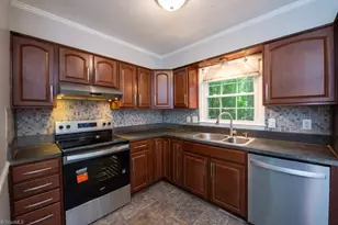 5809 Carriage Ln, Greensboro, NC 27410 - Photo 3