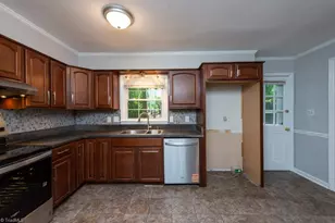 5809 Carriage Ln, Greensboro, NC 27410 - Photo 5