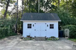 3011 Henderson Rd, Greensboro, NC 27410 - Photo 9