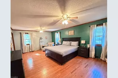 16 Vivian Street, Thomasville, NC 27360 - Photo 15