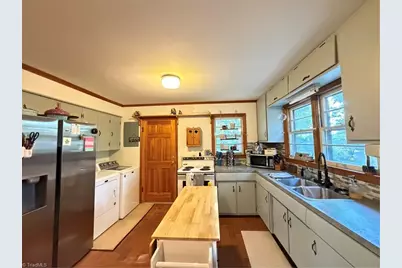 16 Vivian Street, Thomasville, NC 27360 - Photo 13