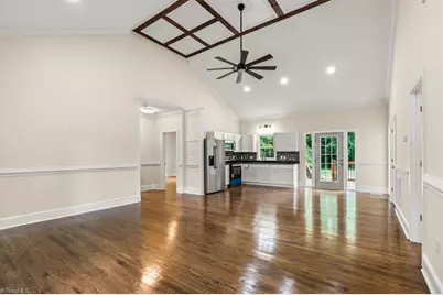 920 Fairway Avenue, Thomasville, NC 27360 - Photo 9