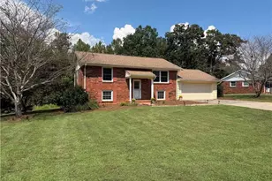 329 Hunter Hills St, North Wilkesboro, NC 28659 - Photo 1